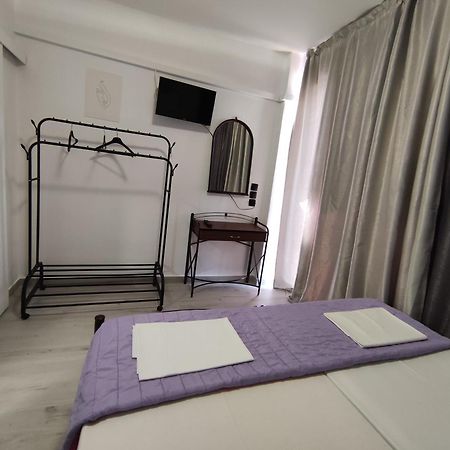 Lions 2 Studios & Apartments, Poros Island. Poros Town ภายนอก รูปภาพ