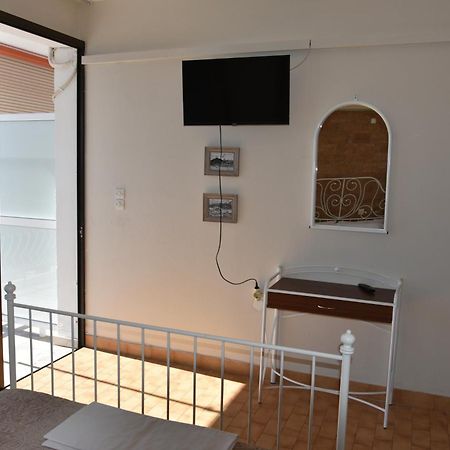 Lions 2 Studios & Apartments, Poros Island. Poros Town ภายนอก รูปภาพ