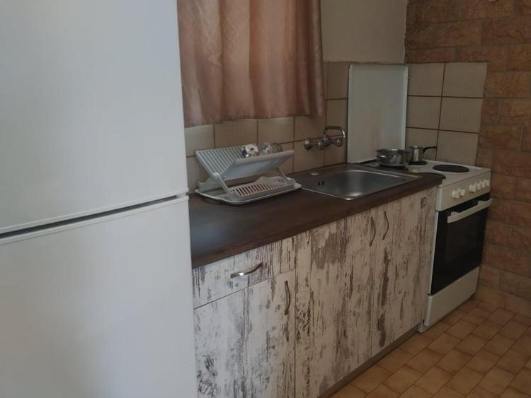 Lions 2 Studios & Apartments, Poros Island. Poros Town ภายนอก รูปภาพ
