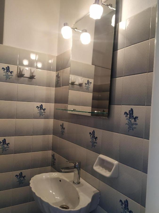 Lions 2 Studios & Apartments, Poros Island. Poros Town ภายนอก รูปภาพ