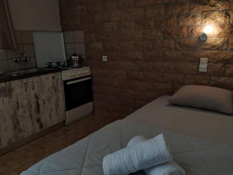 Lions 2 Studios & Apartments, Poros Island. Poros Town ภายนอก รูปภาพ