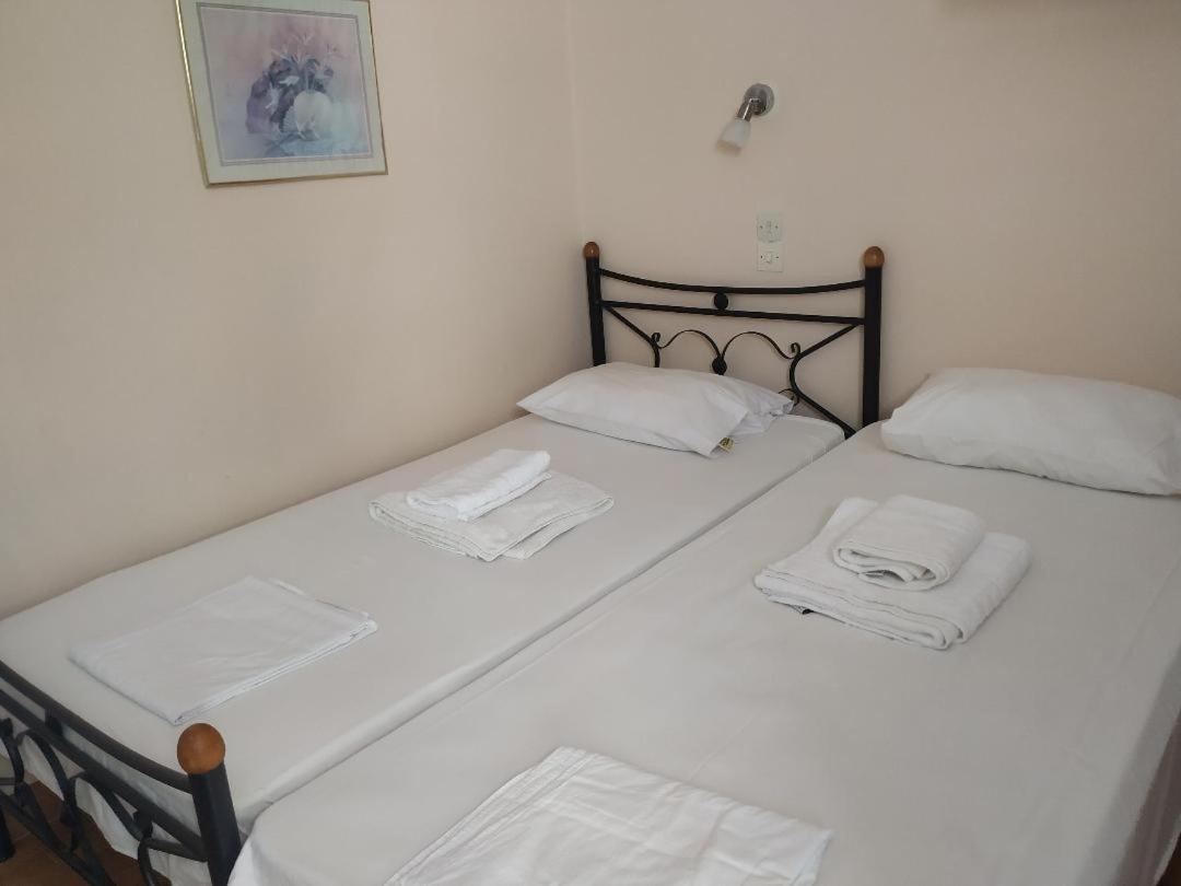 Lions 2 Studios & Apartments, Poros Island. Poros Town ภายนอก รูปภาพ