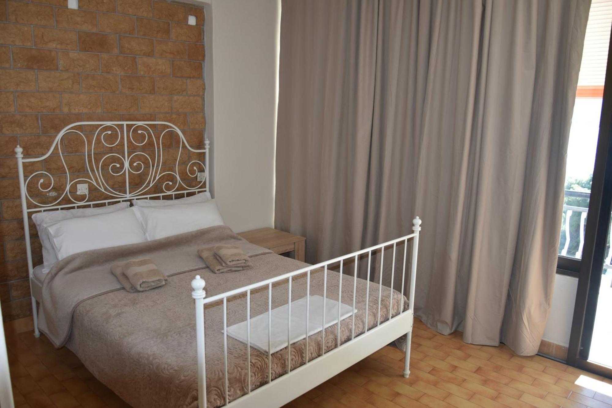 Lions 2 Studios & Apartments, Poros Island. Poros Town ภายนอก รูปภาพ