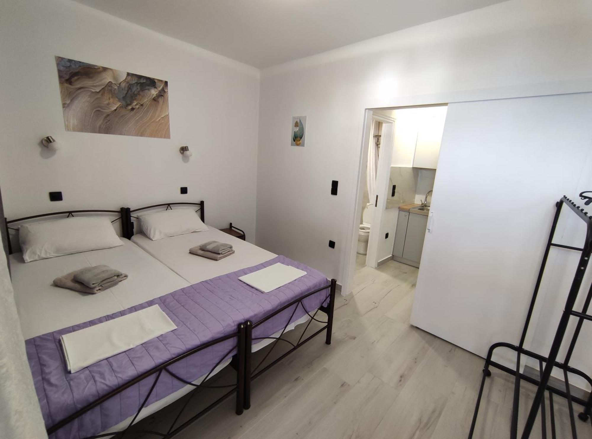 Lions 2 Studios & Apartments, Poros Island. Poros Town ภายนอก รูปภาพ
