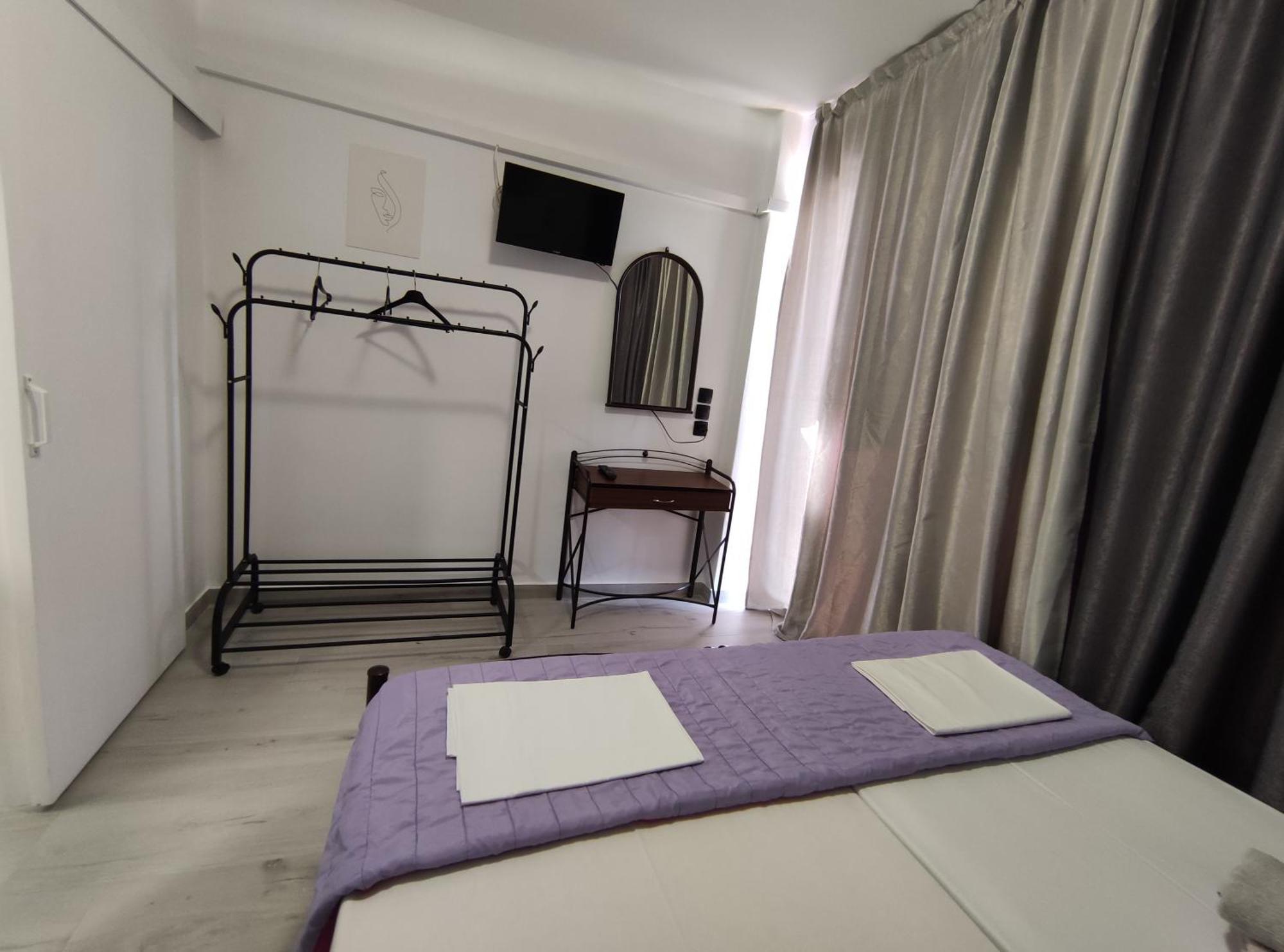 Lions 2 Studios & Apartments, Poros Island. Poros Town ภายนอก รูปภาพ