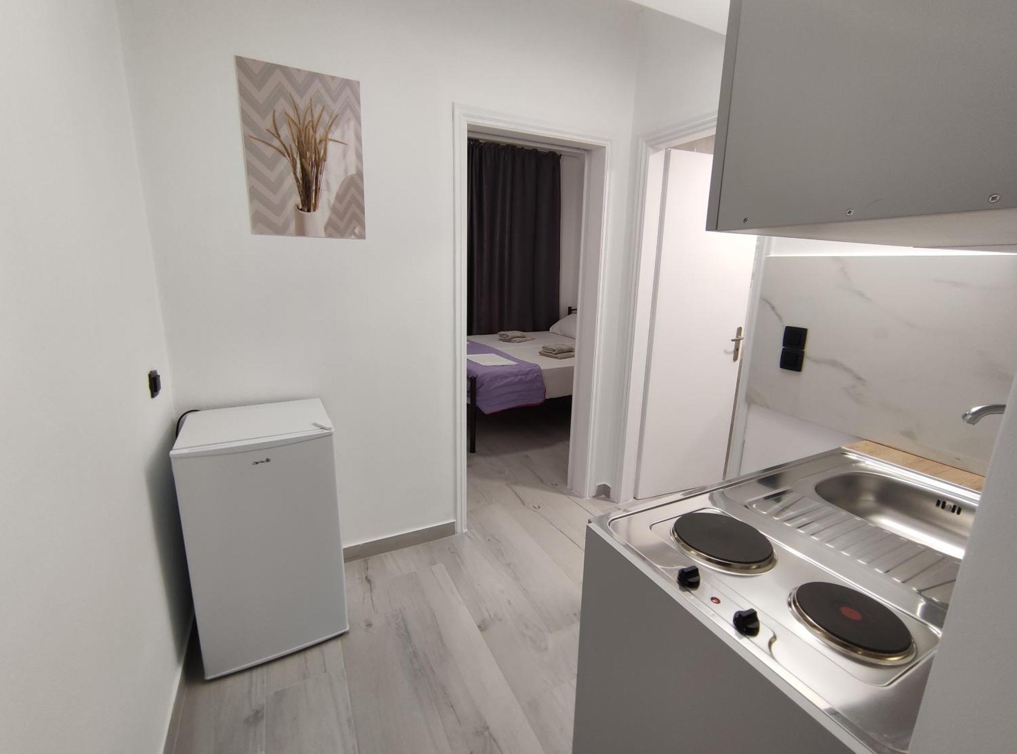 Lions 2 Studios & Apartments, Poros Island. Poros Town ภายนอก รูปภาพ
