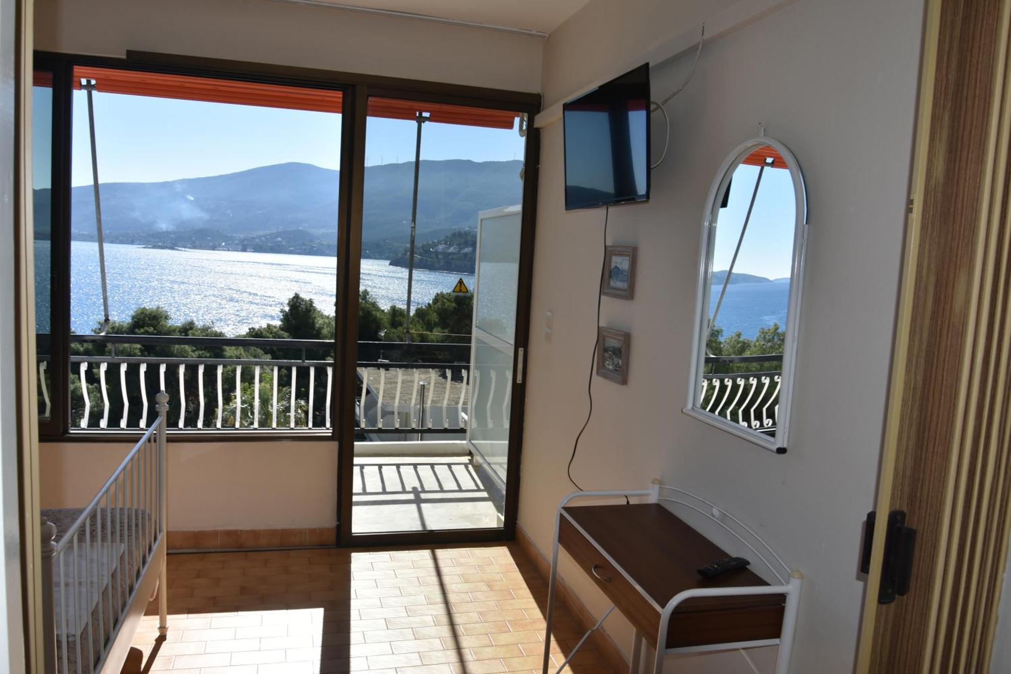 Lions 2 Studios & Apartments, Poros Island. Poros Town ภายนอก รูปภาพ