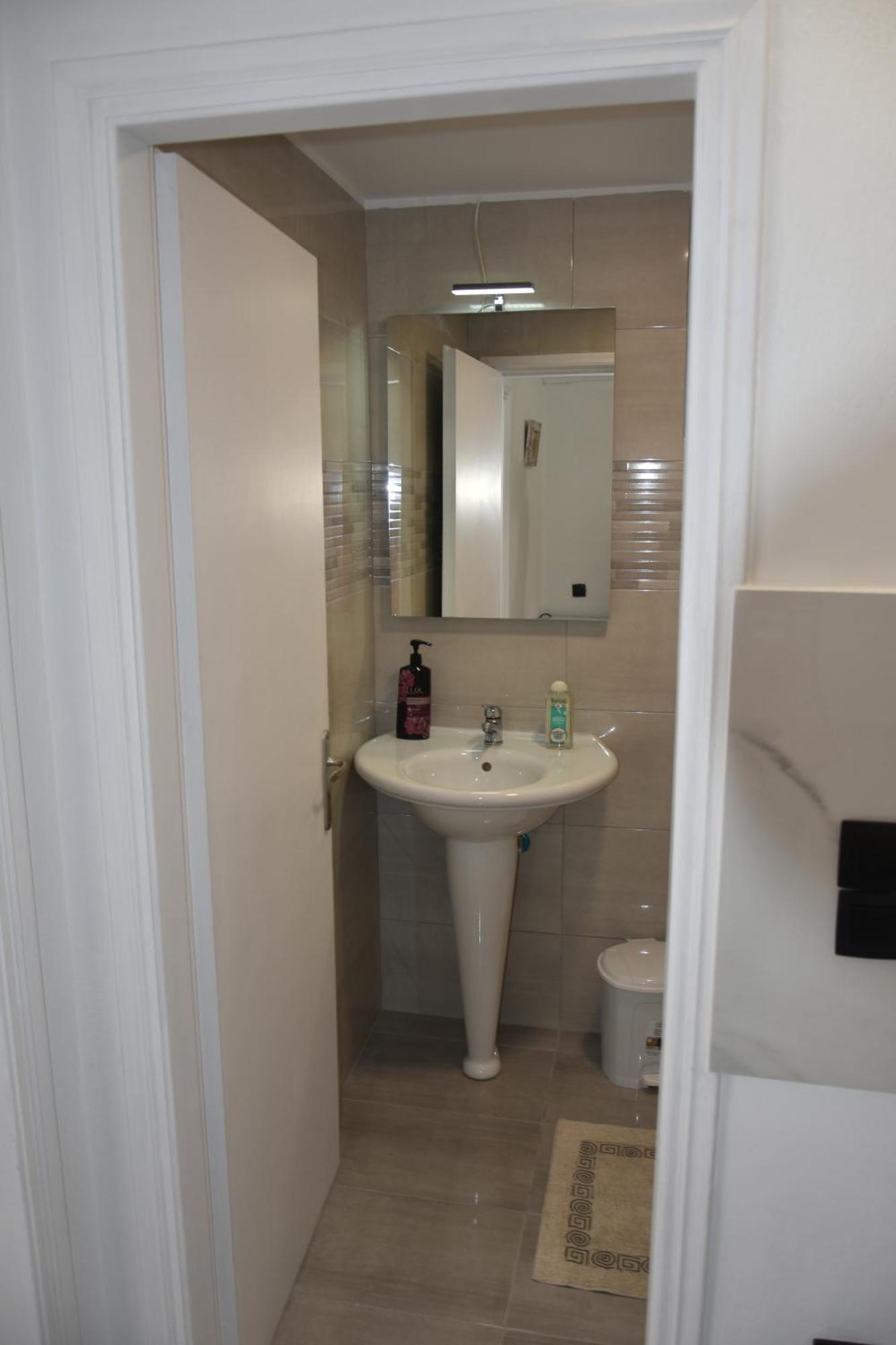 Lions 2 Studios & Apartments, Poros Island. Poros Town ภายนอก รูปภาพ