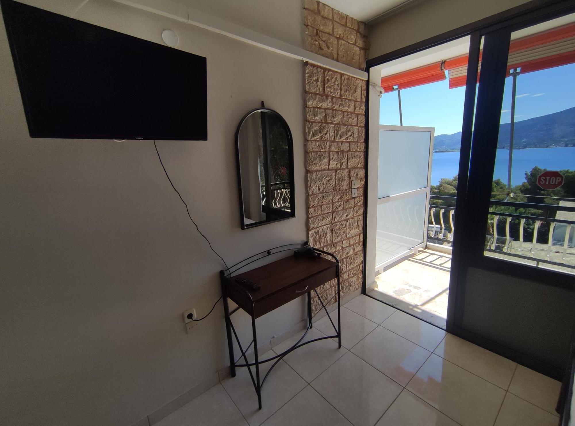 Lions 2 Studios & Apartments, Poros Island. Poros Town ภายนอก รูปภาพ