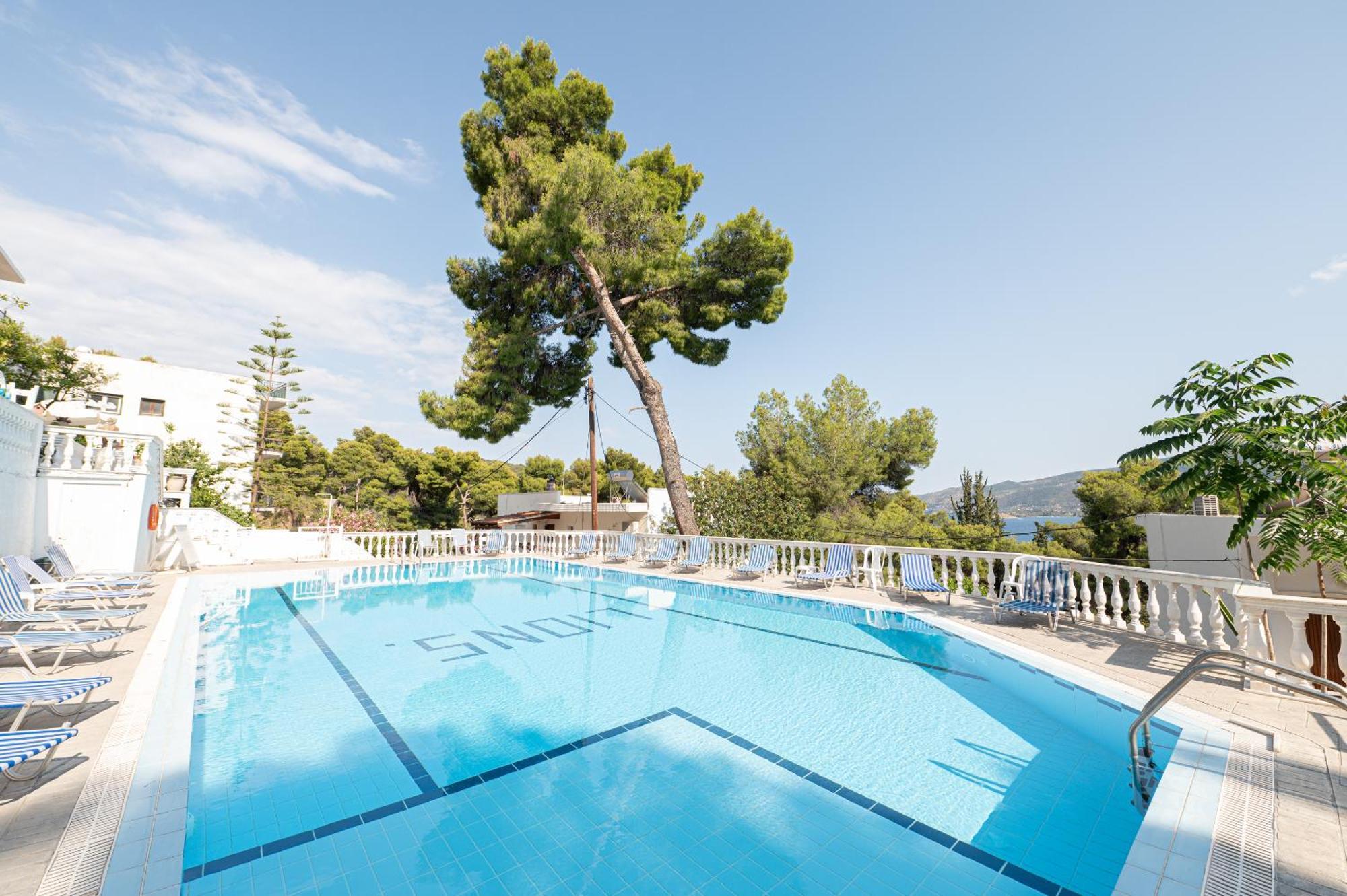 Lions 2 Studios & Apartments, Poros Island. Poros Town ภายนอก รูปภาพ