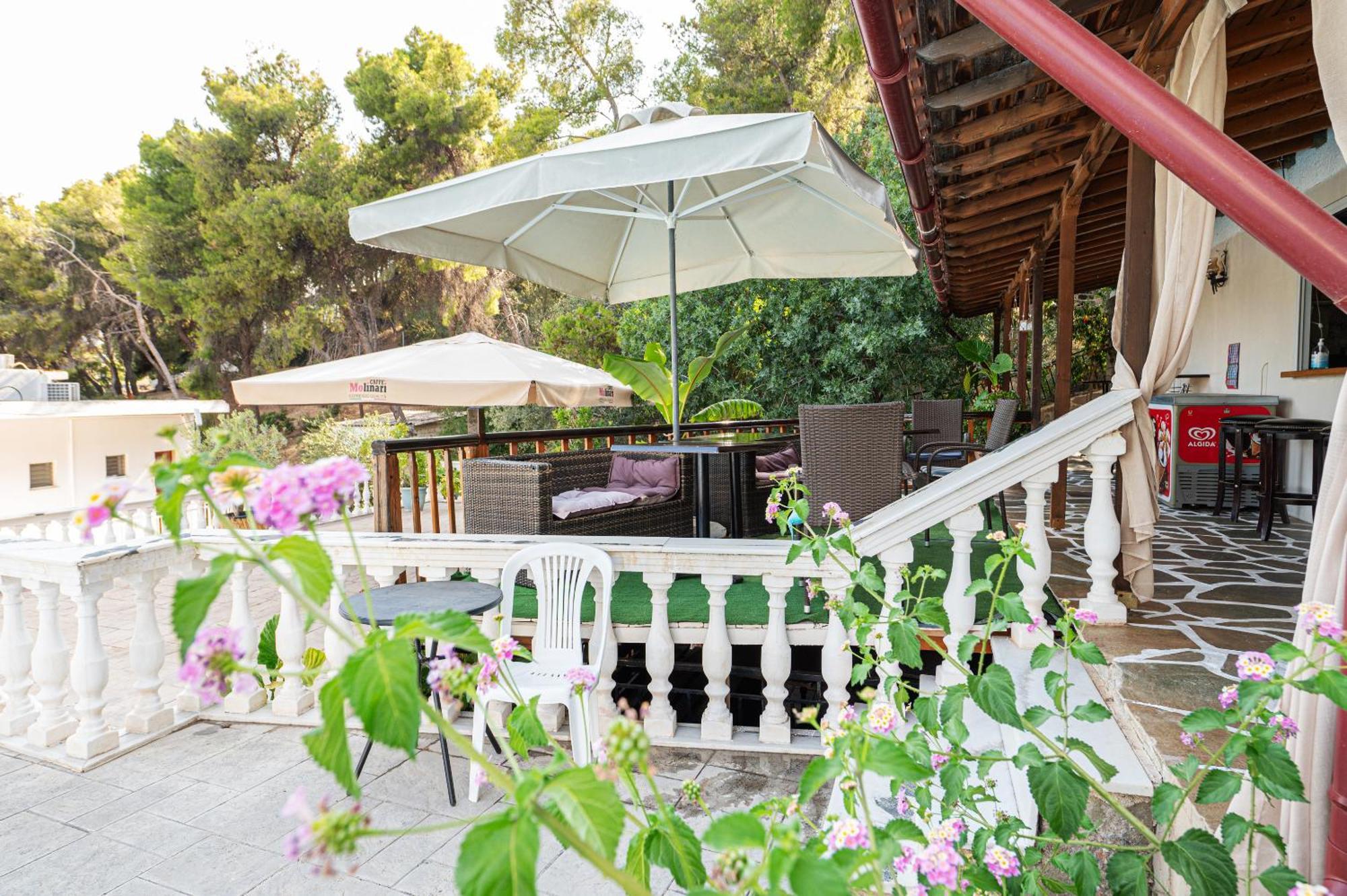 Lions 2 Studios & Apartments, Poros Island. Poros Town ภายนอก รูปภาพ