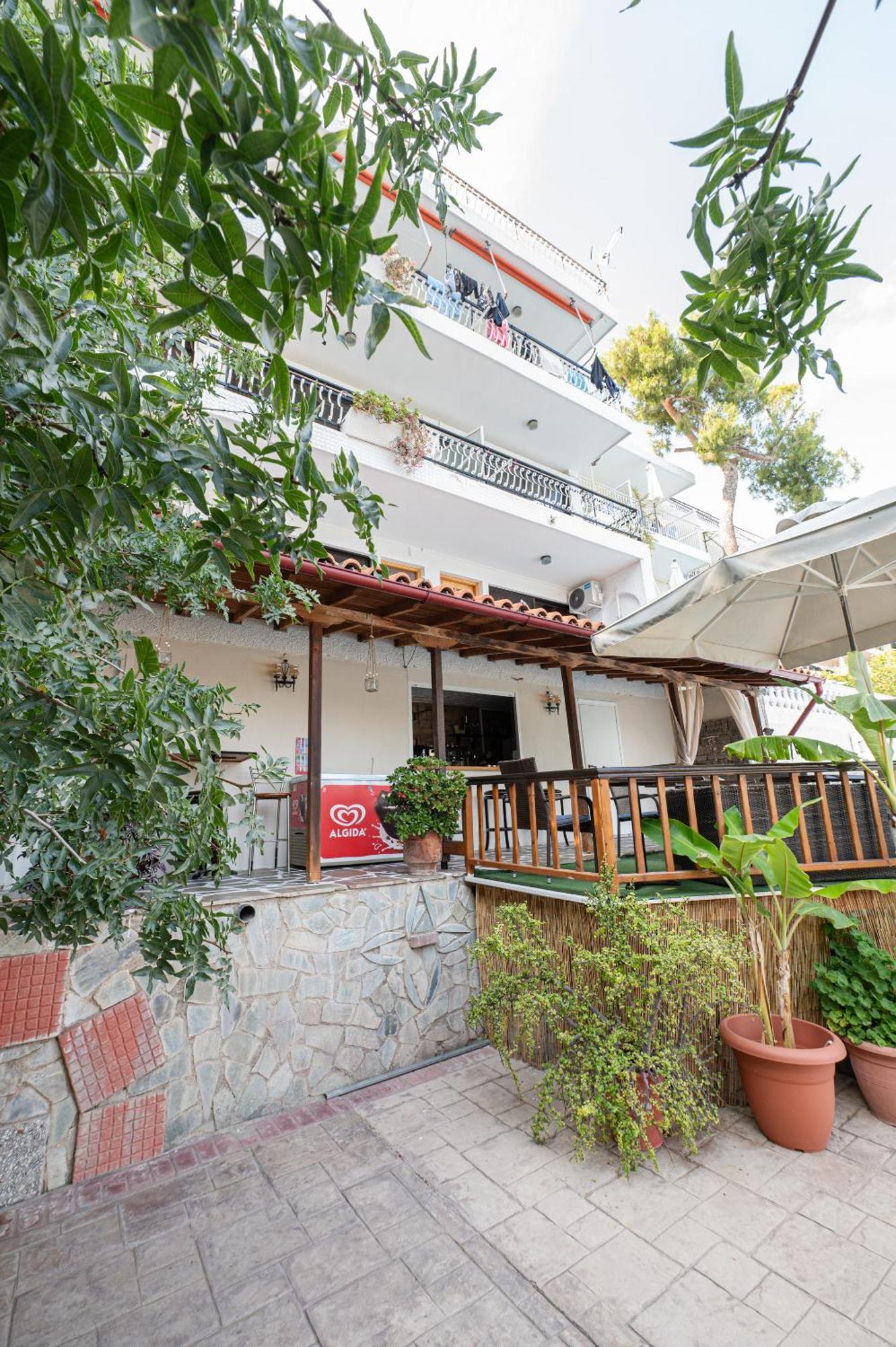 Lions 2 Studios & Apartments, Poros Island. Poros Town ภายนอก รูปภาพ
