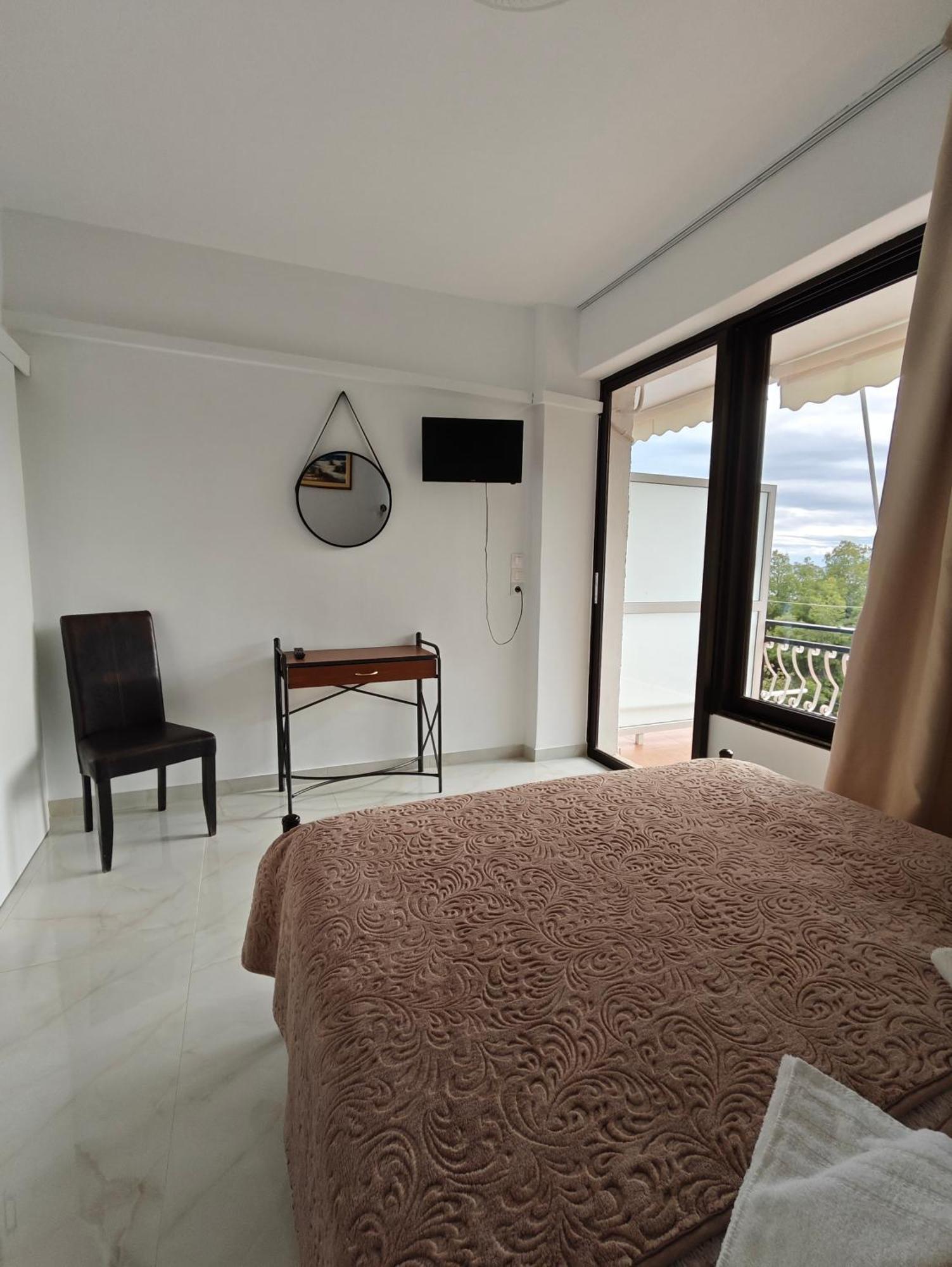 Lions 2 Studios & Apartments, Poros Island. Poros Town ภายนอก รูปภาพ