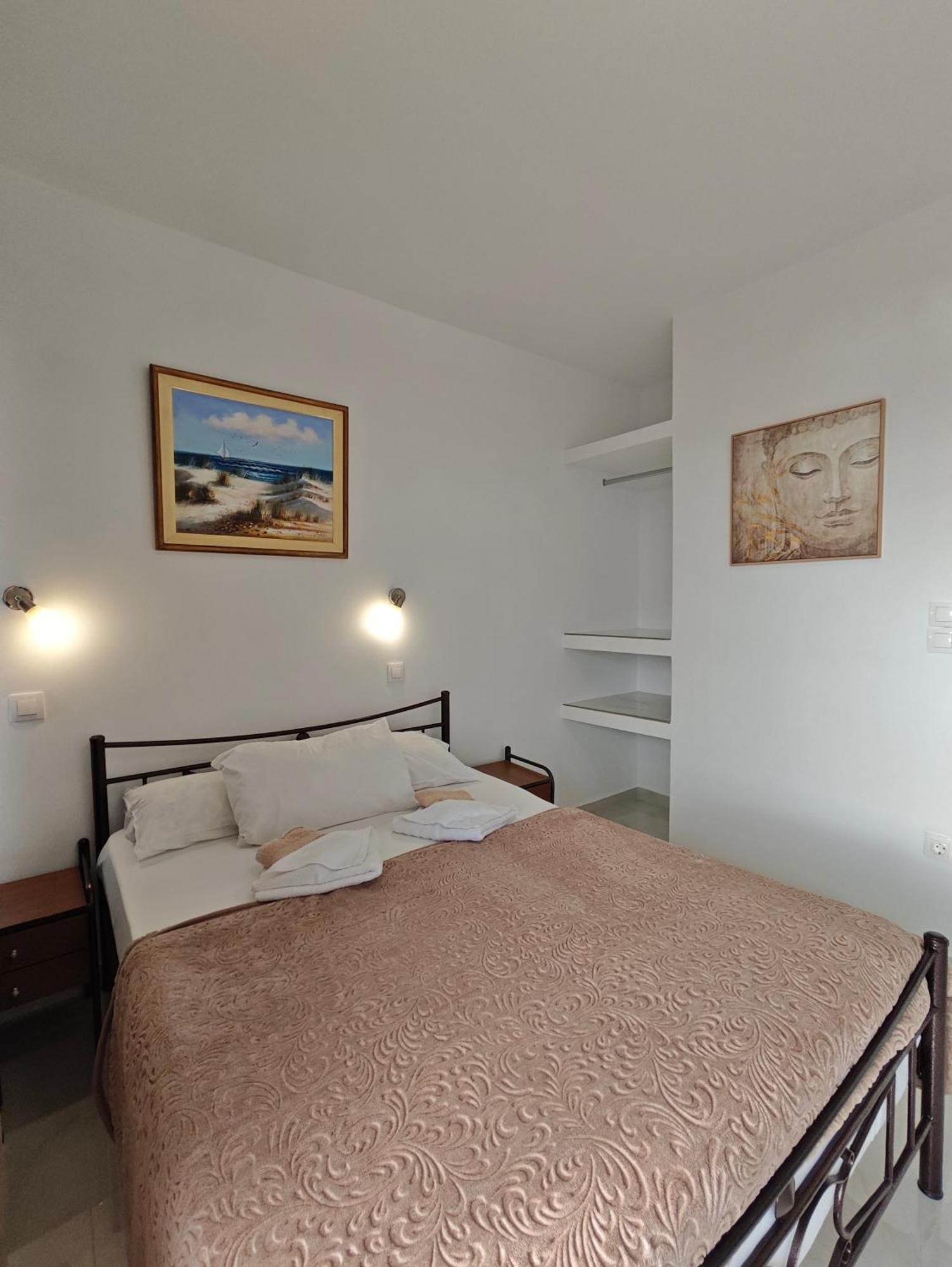 Lions 2 Studios & Apartments, Poros Island. Poros Town ภายนอก รูปภาพ