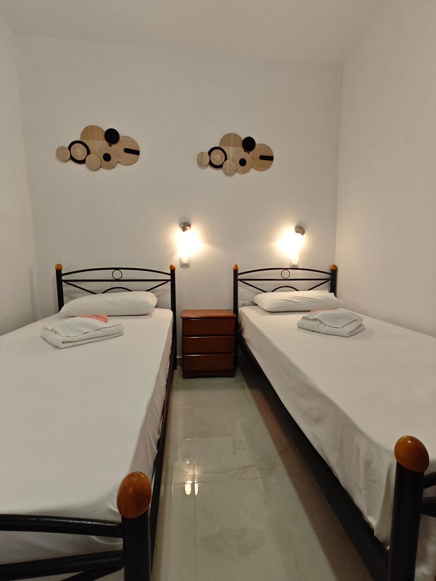 Lions 2 Studios & Apartments, Poros Island. Poros Town ภายนอก รูปภาพ