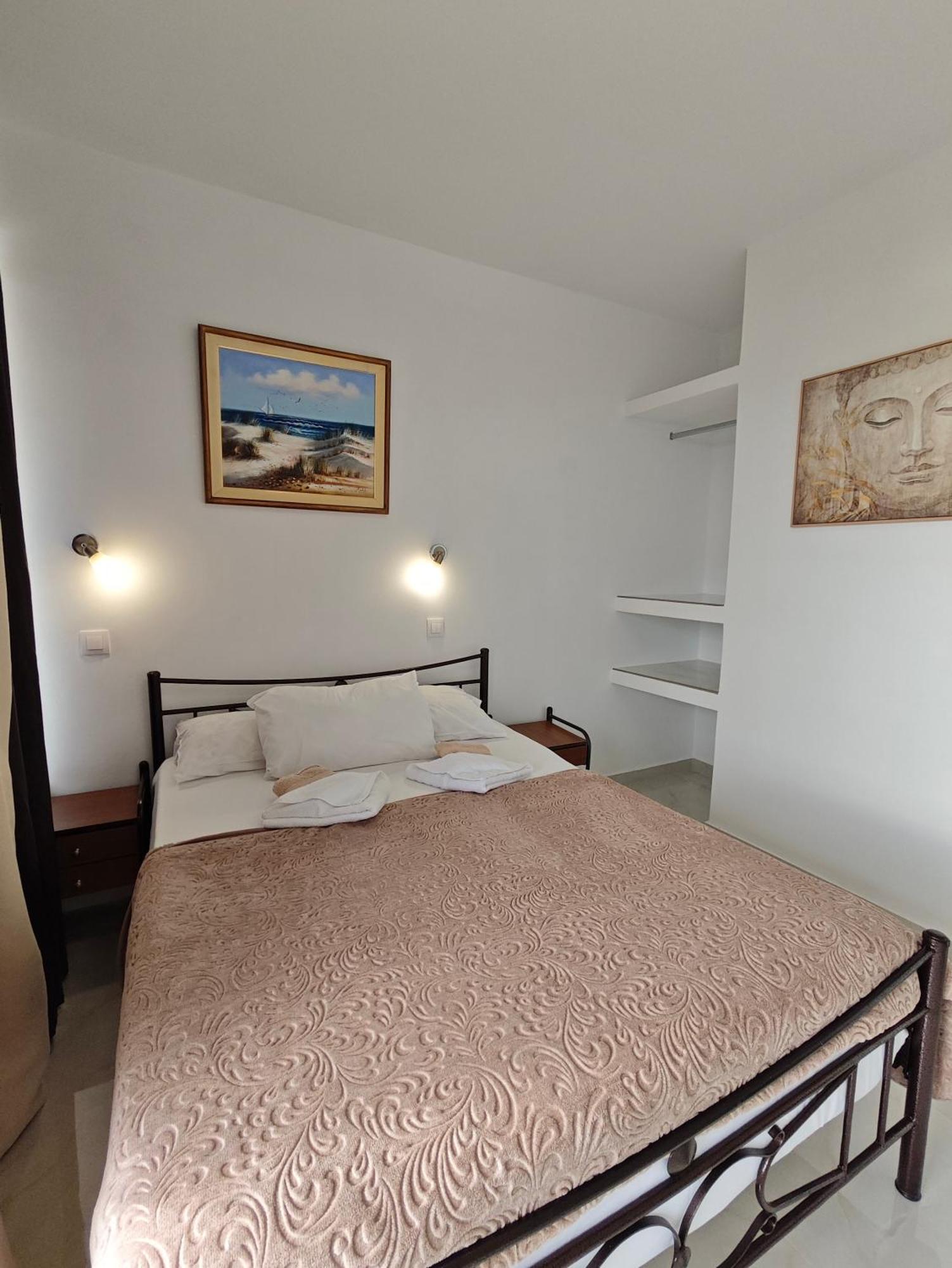 Lions 2 Studios & Apartments, Poros Island. Poros Town ภายนอก รูปภาพ
